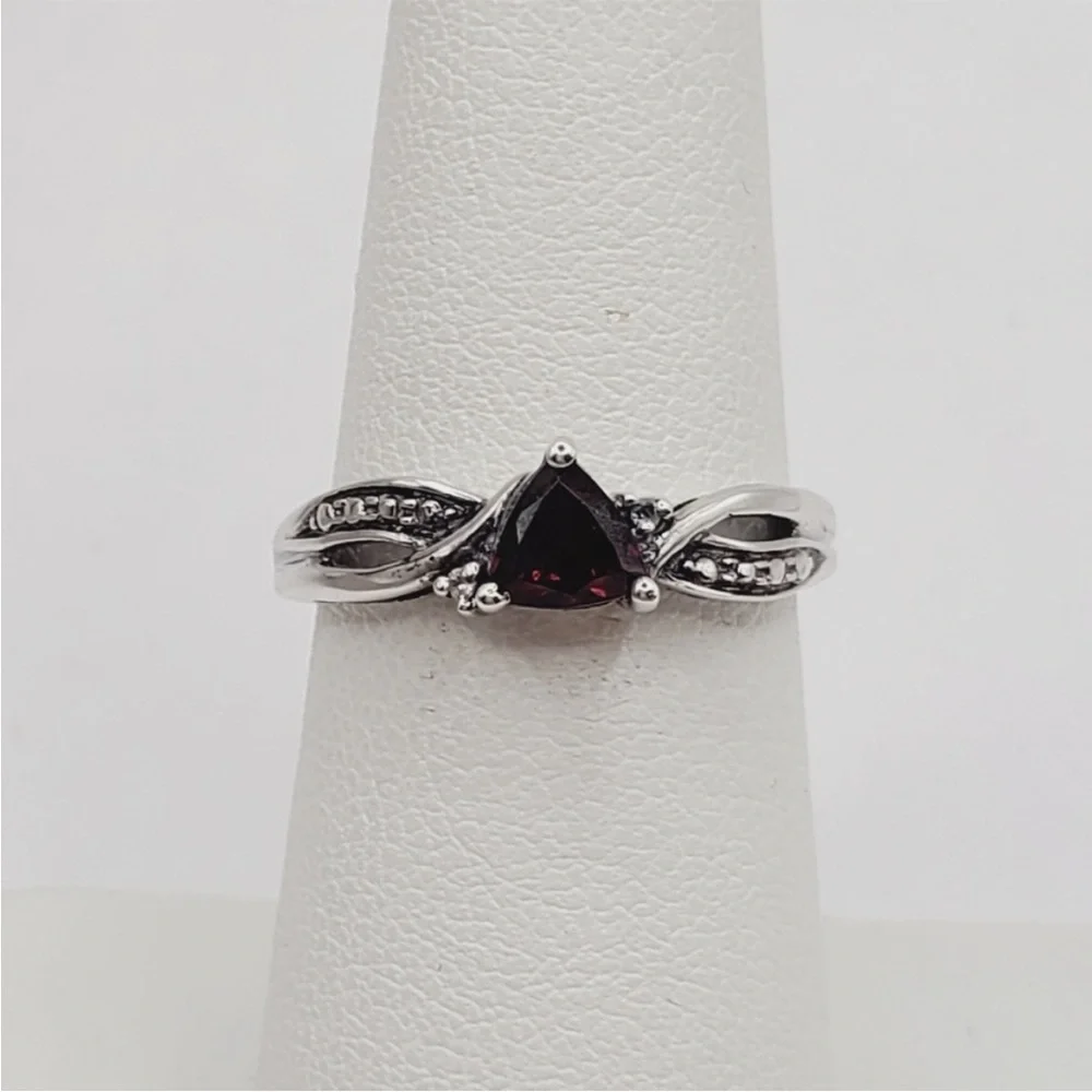 Genuine Trillion Garnet 925 Sterling Silver Twist Design Ring